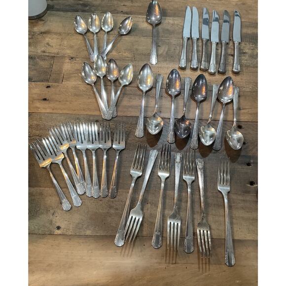 Vintage Oneida Wm A Rogers PARK LANE Silverplate Flatware Set 38pc w/ Chest - Picture 7 of 13